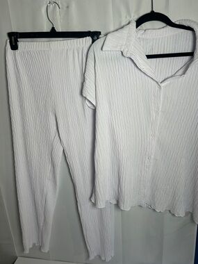 White Textured Short-Sleeve Button Front Blouse With Pants Size S/ Lounging